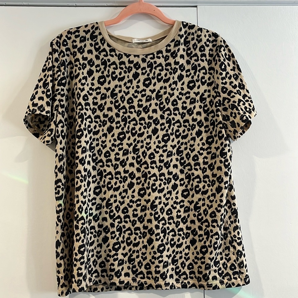 Blooming Jelly Women’s Tan and Black animal print t-shirt - size large